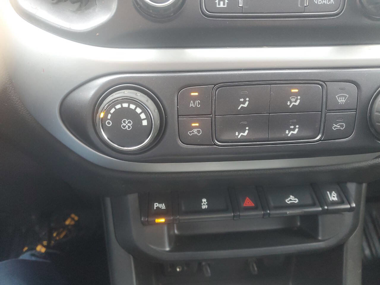 Used 2021 Chevrolet Colorado LT w/ Fleet Safety Package image 9