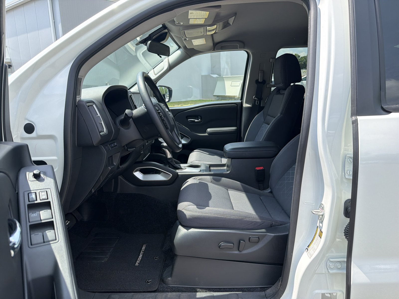 Used 2025 Nissan Frontier SV RWD image 14