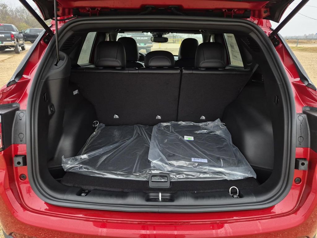 New 2026 Jeep Compass Latitude image 6