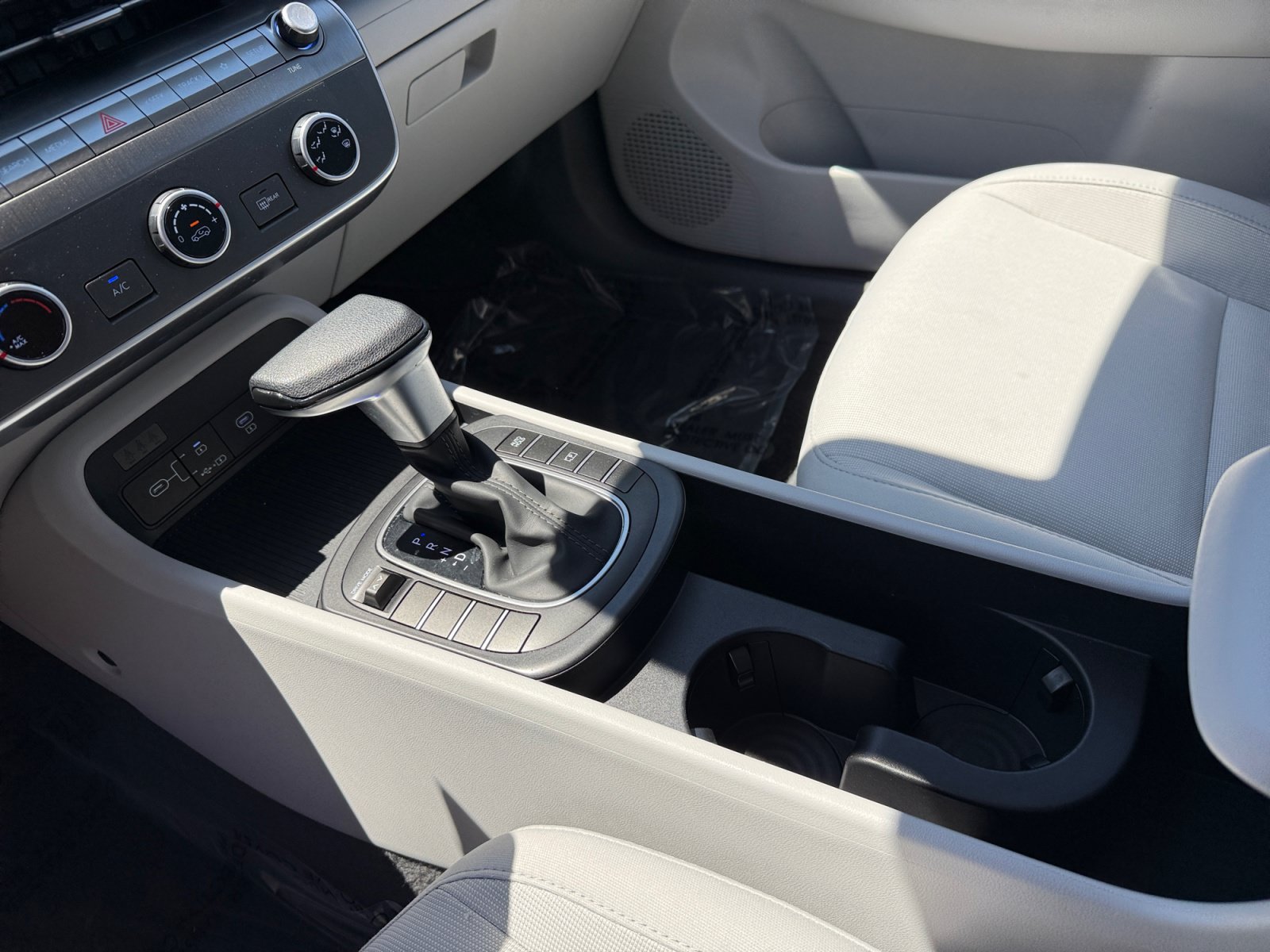 Certified 2025 Hyundai Kona SE FWD image 13