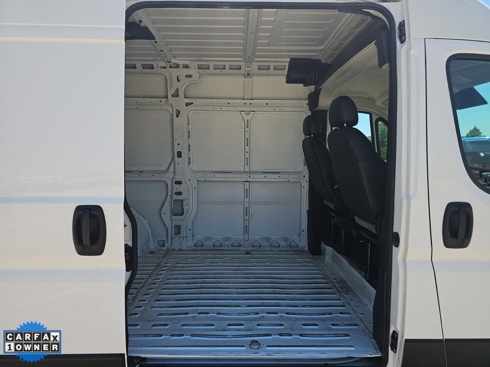 Used 2025 RAM ProMaster 2500 w/ Convenience Group FWD image 20