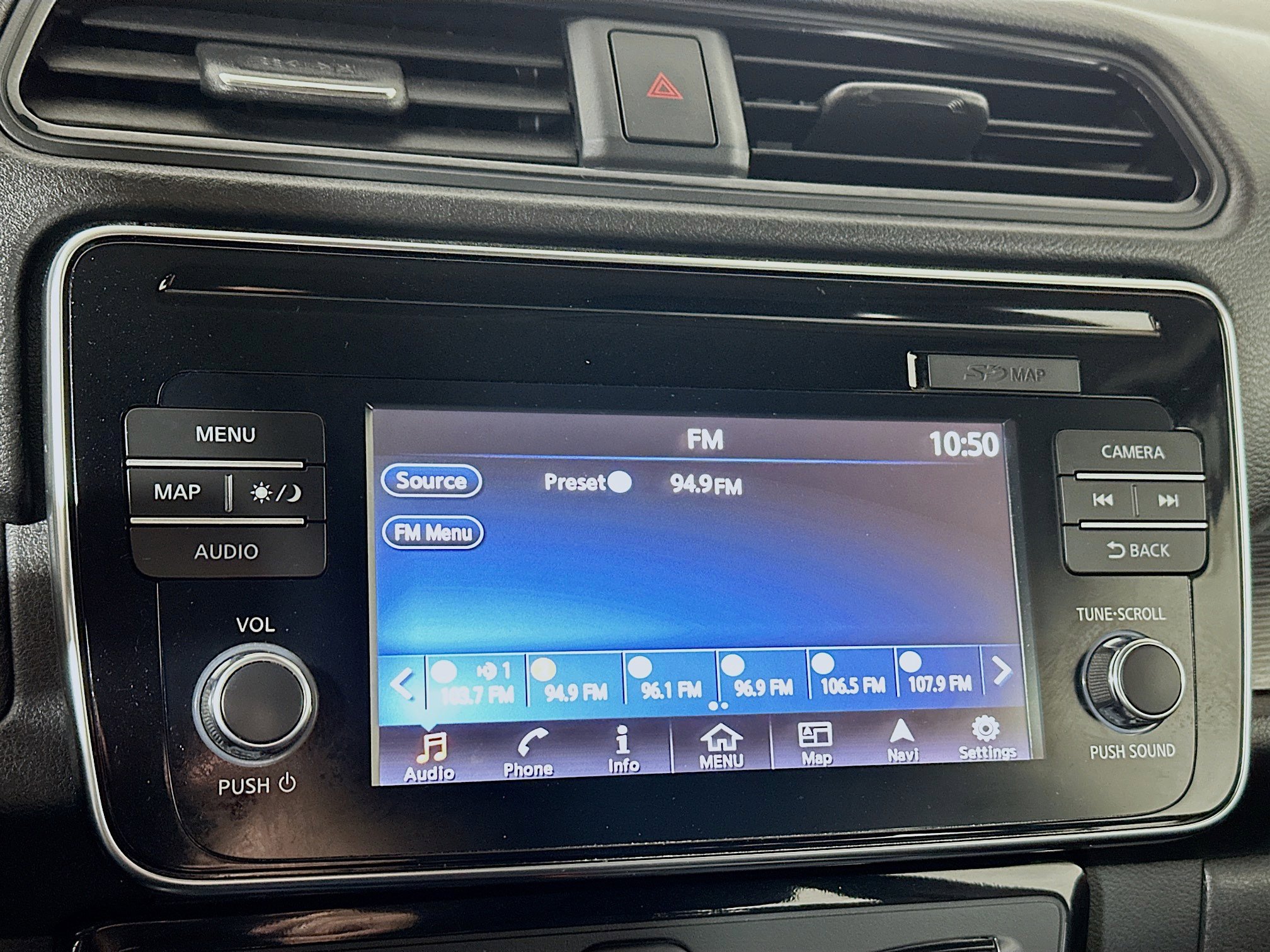 Used 2018 Nissan Leaf SV w/ SV Technology Package FWD image 15