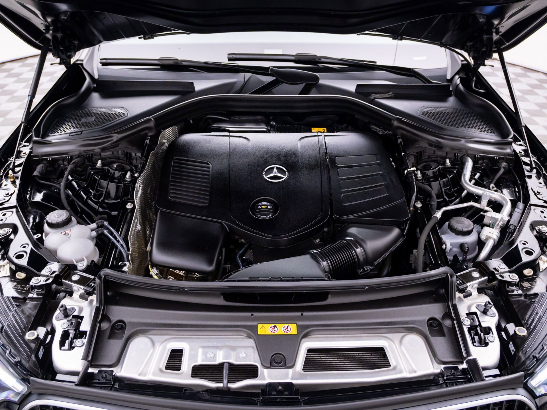 Used 2024 Mercedes-Benz GLC 300 4MATIC image 32