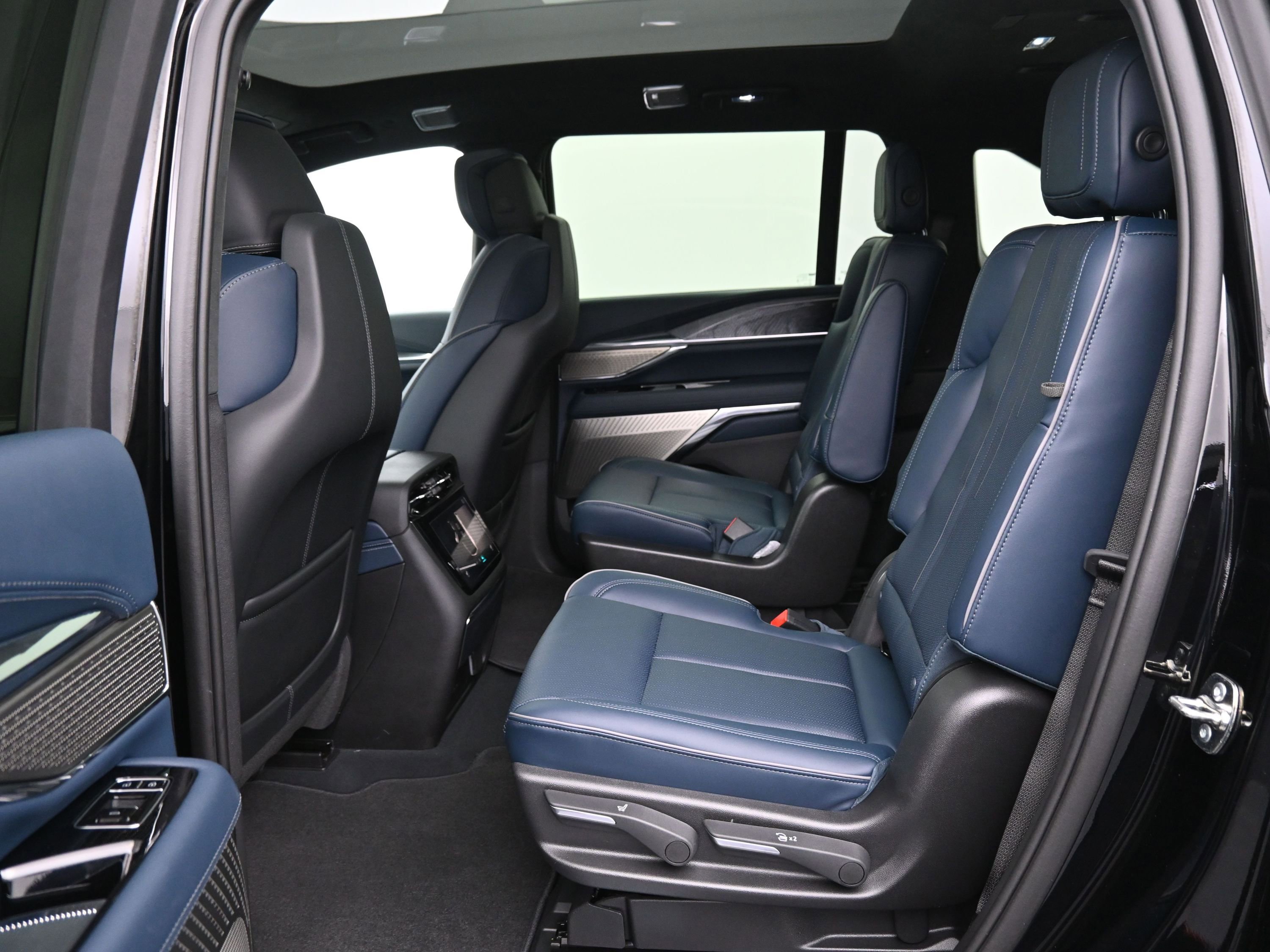 New 2025 Cadillac Escalade IQ Luxury 2 image 9