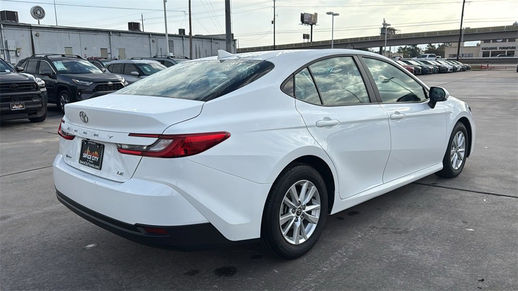Used 2025 Toyota Camry LE image 7