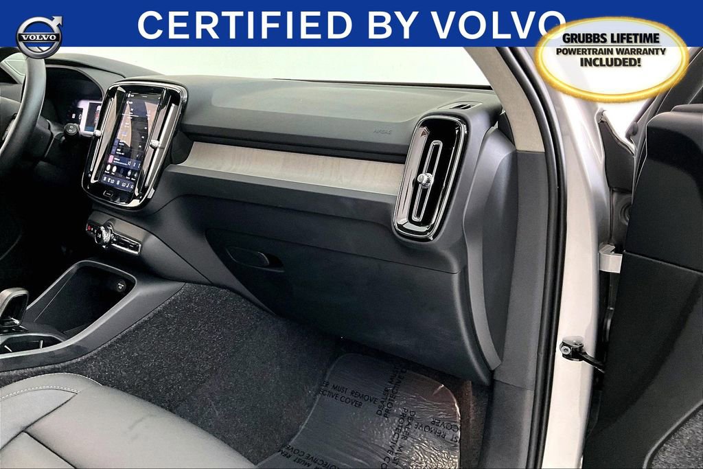 Certified 2025 Volvo XC40 B5 Core image 22