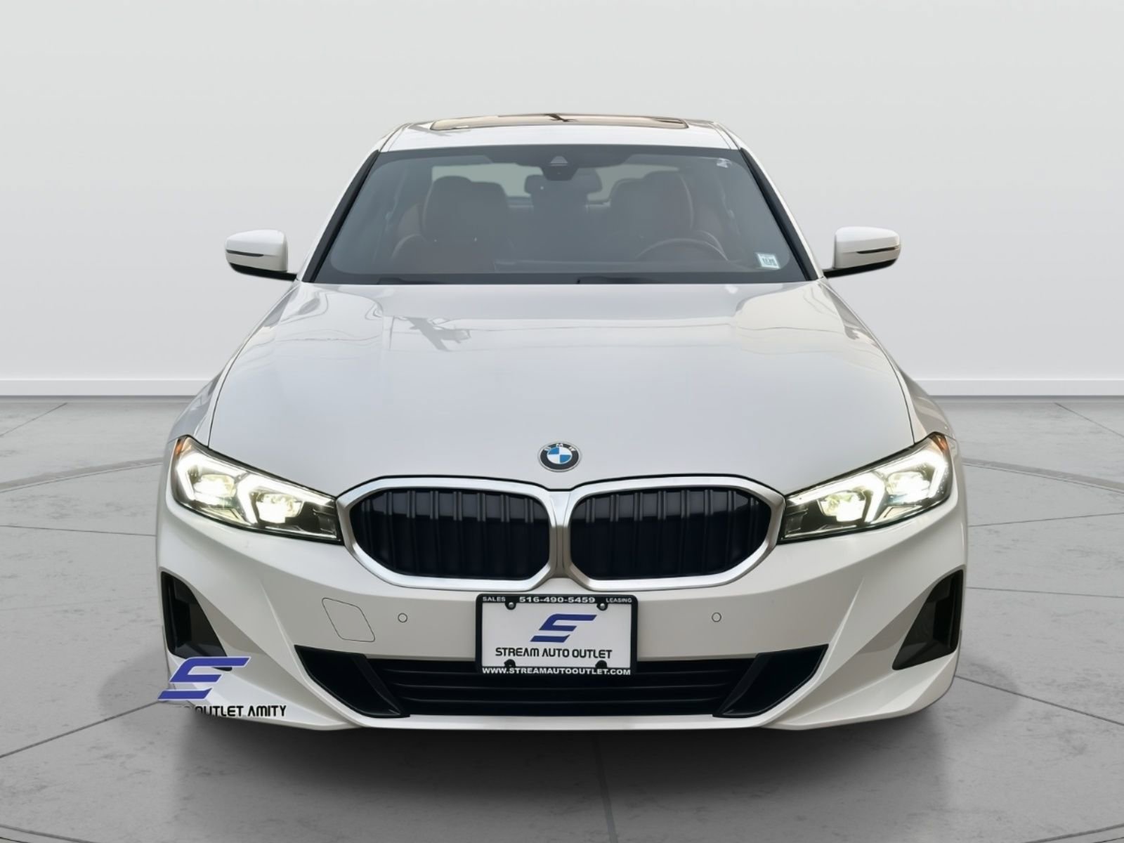 Used 2024 BMW 330i xDrive Sedan w/ Premium Package image 2