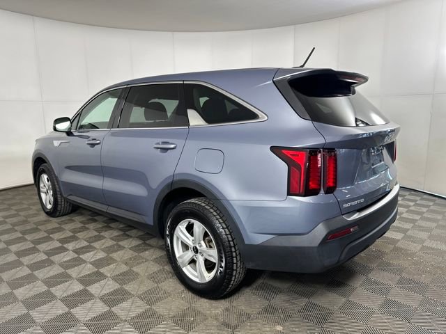 Used 2023 Kia Sorento LX image 5