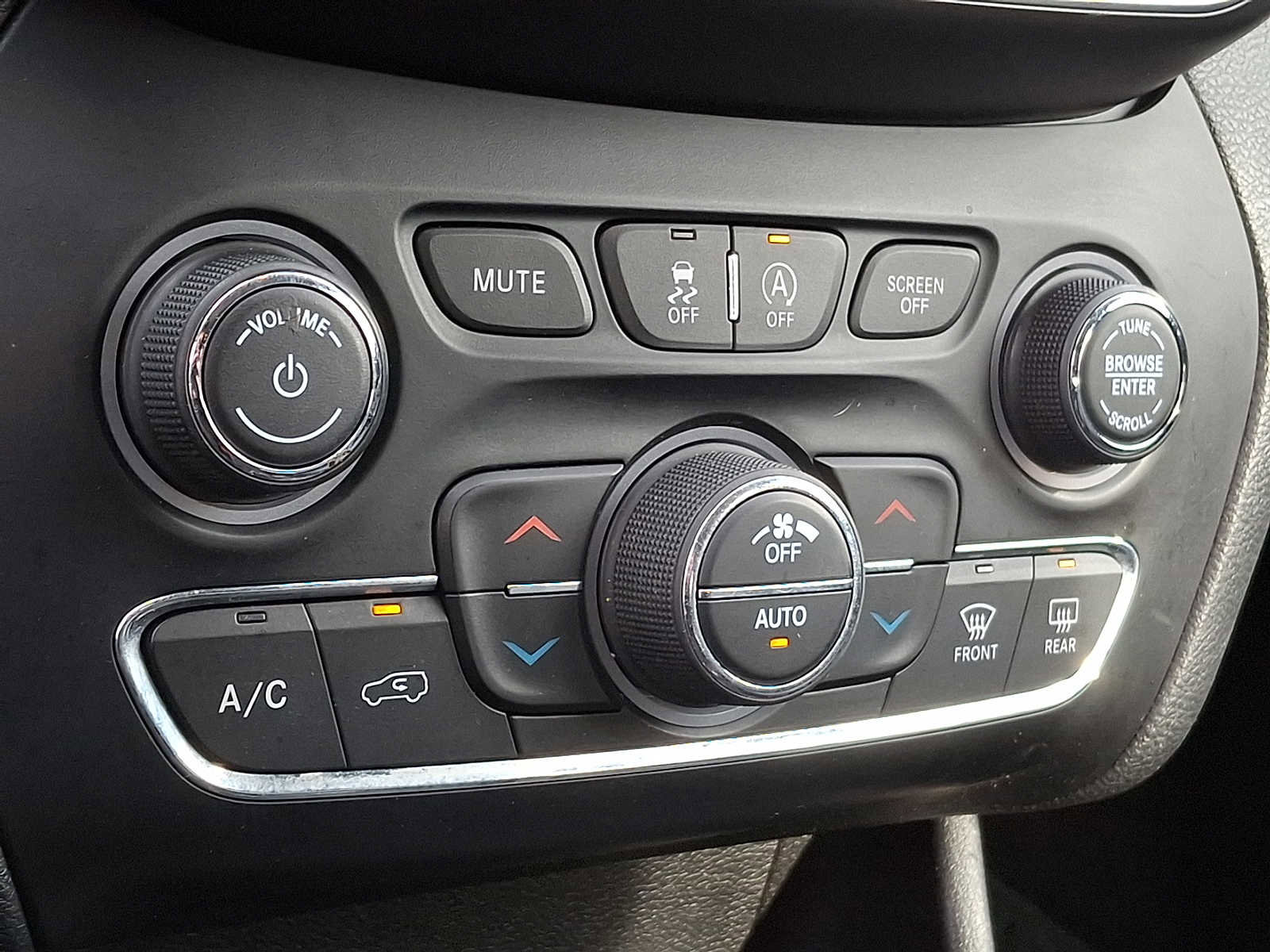 Used 2019 Jeep Cherokee Limited image 13