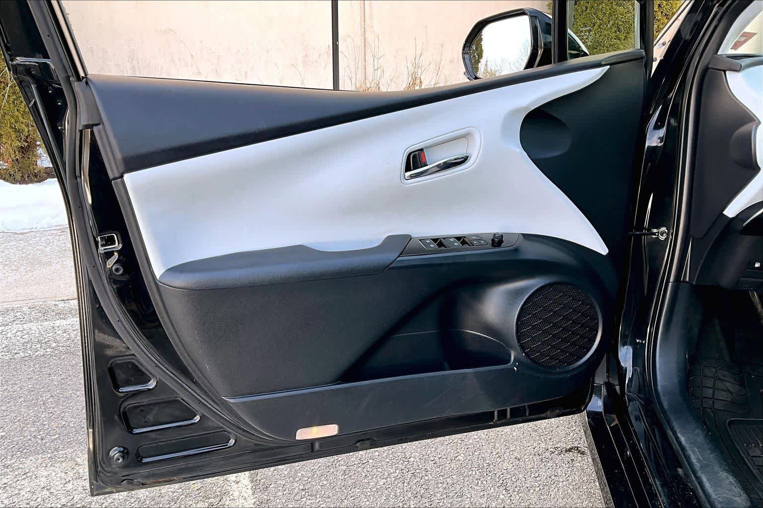 Used 2016 Toyota Prius Four image 23