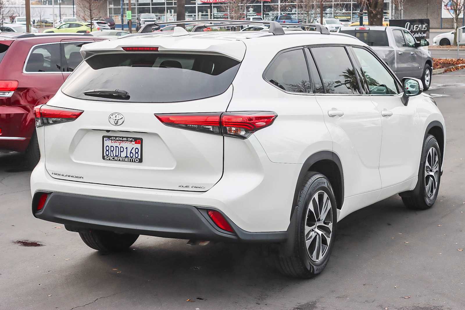 Used 2020 Toyota Highlander XLE image 4