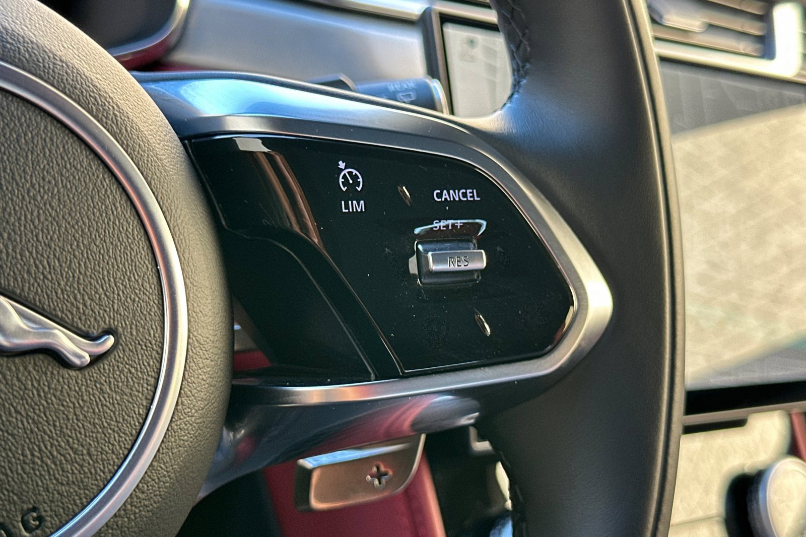 Used 2025 Jaguar F-PACE R-Dynamic S image 29