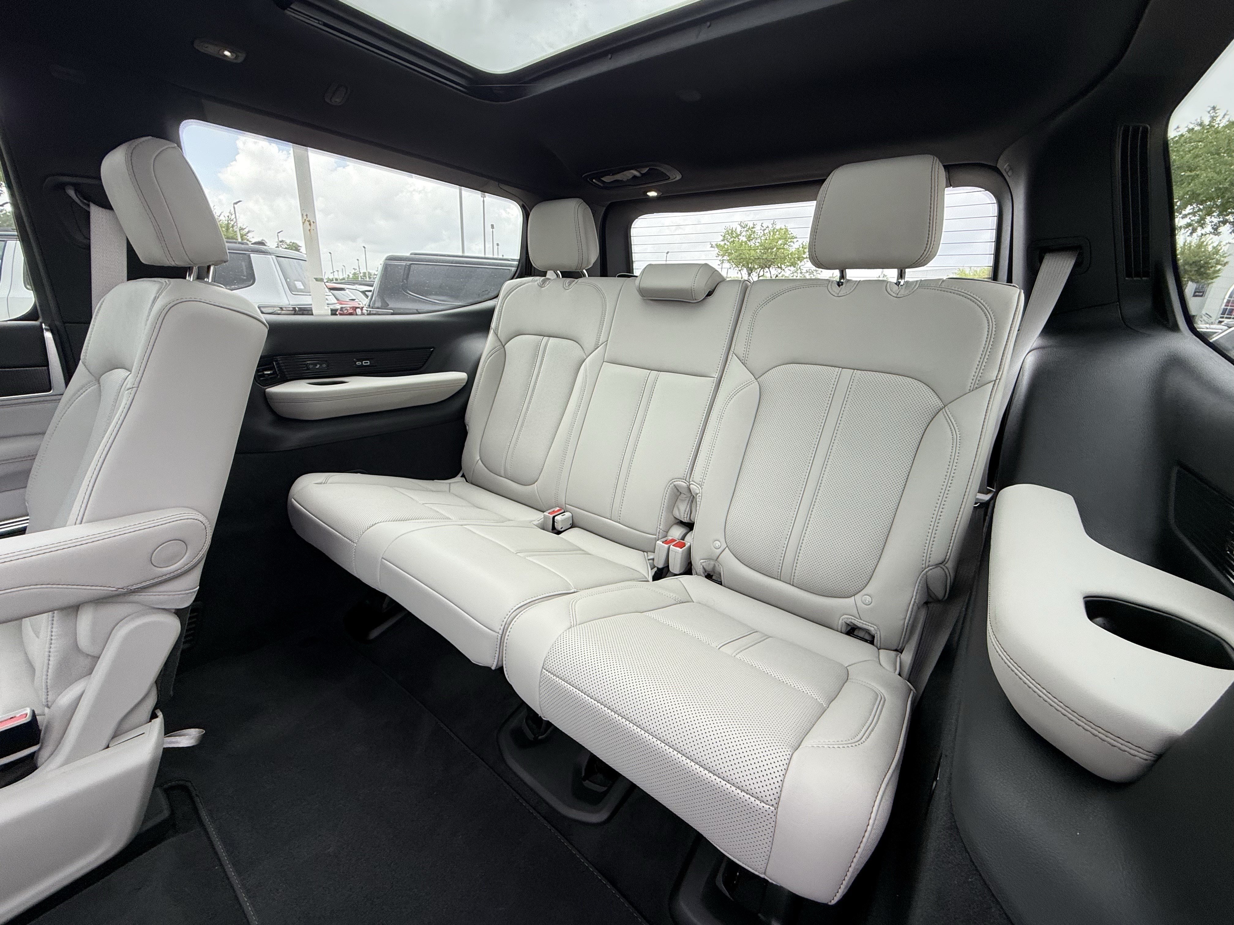 New 2026 Jeep Grand Wagoneer Summit AWD/4WD image 16