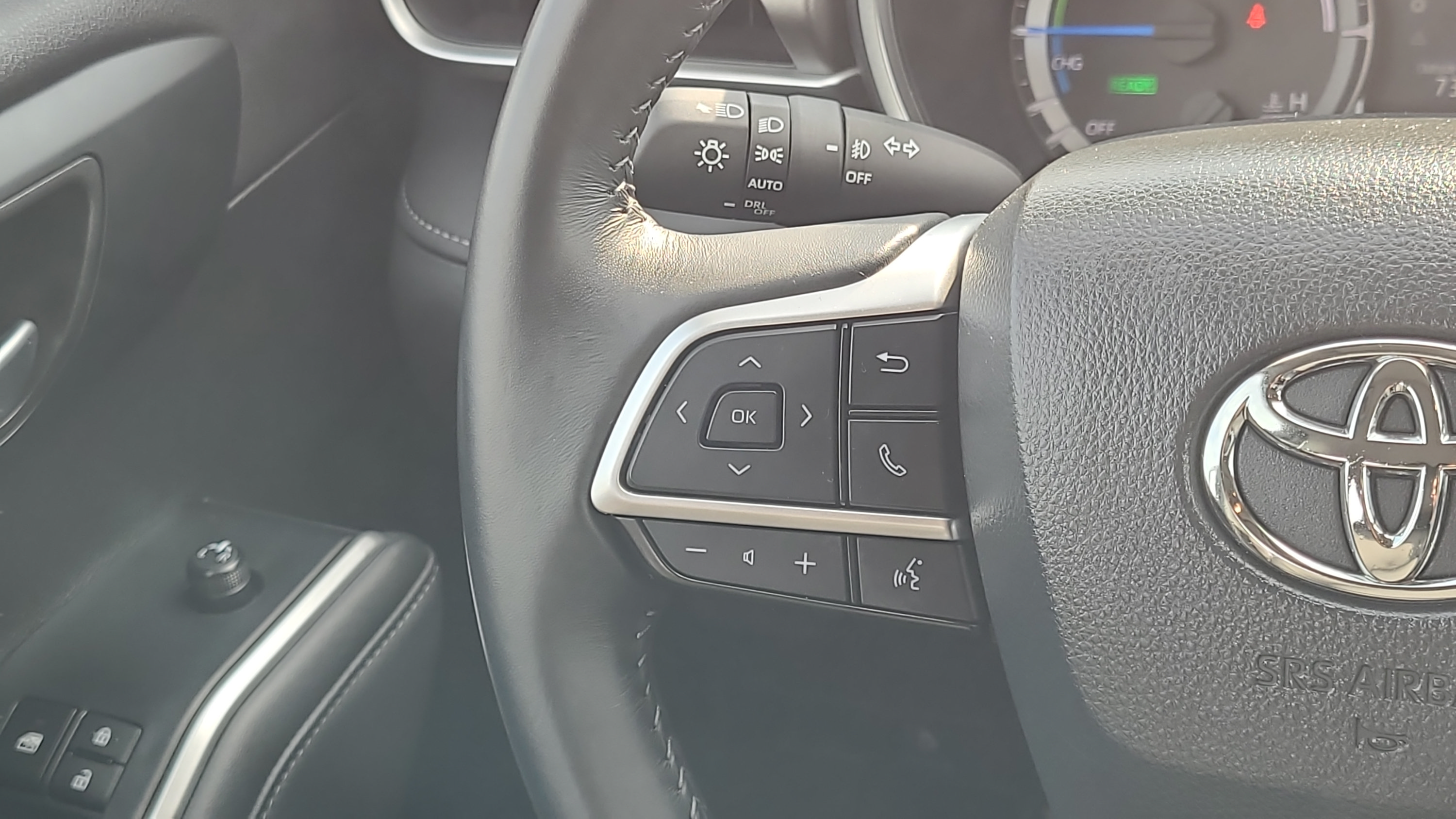 Used 2024 Toyota Highlander XLE AWD/4WD image 14