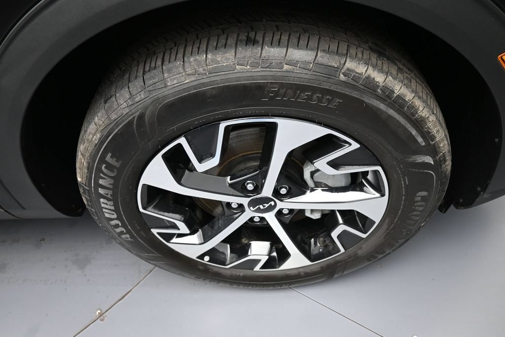 Certified 2025 Kia Sportage EX w/ EX Premium Package AWD/4WD image 13