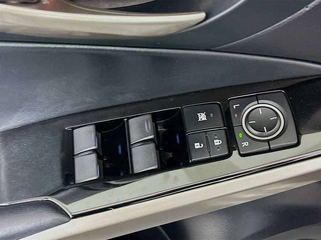 Used 2017 Lexus IS 300 AWD image 17