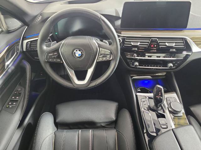Used 2021 BMW 530i w/ Premium Package RWD image 11