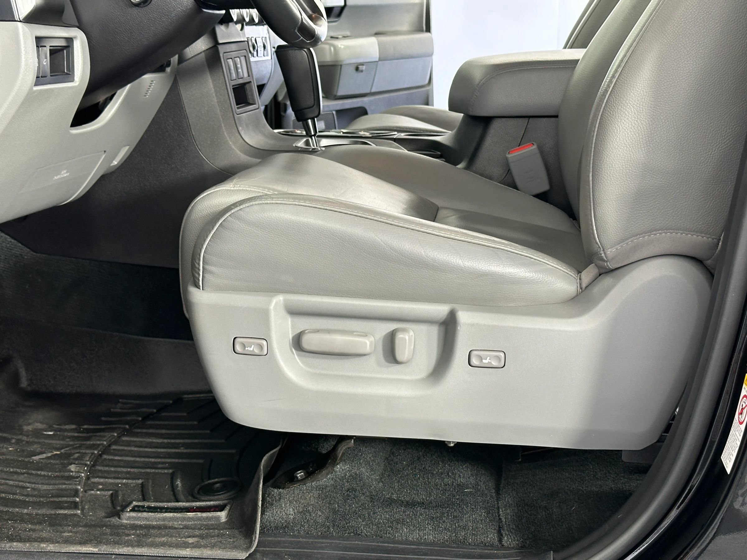 Used 2018 Toyota Sequoia Limited image 25