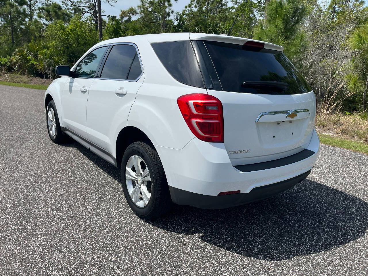 Used 2017 Chevrolet Equinox LS FWD image 3