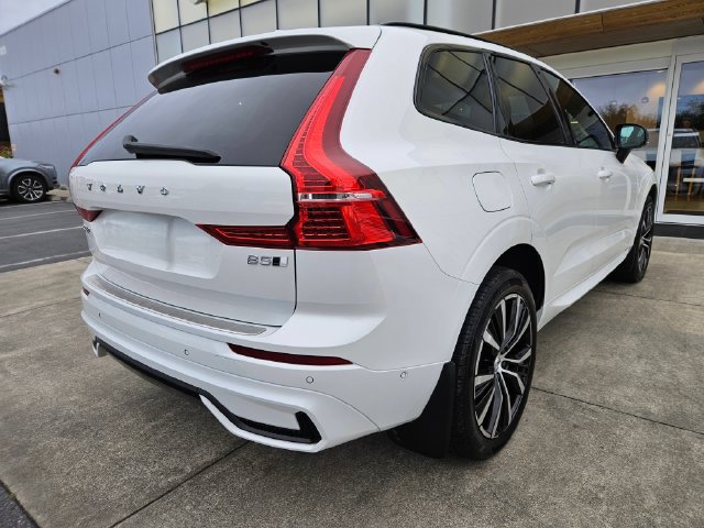 Used 2023 Volvo XC60 B5 Plus w/ Climate Package AWD/4WD image 5