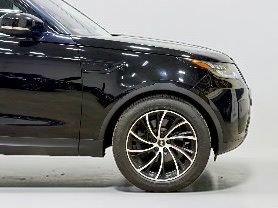 Used 2017 Land Rover Discovery SE image 26