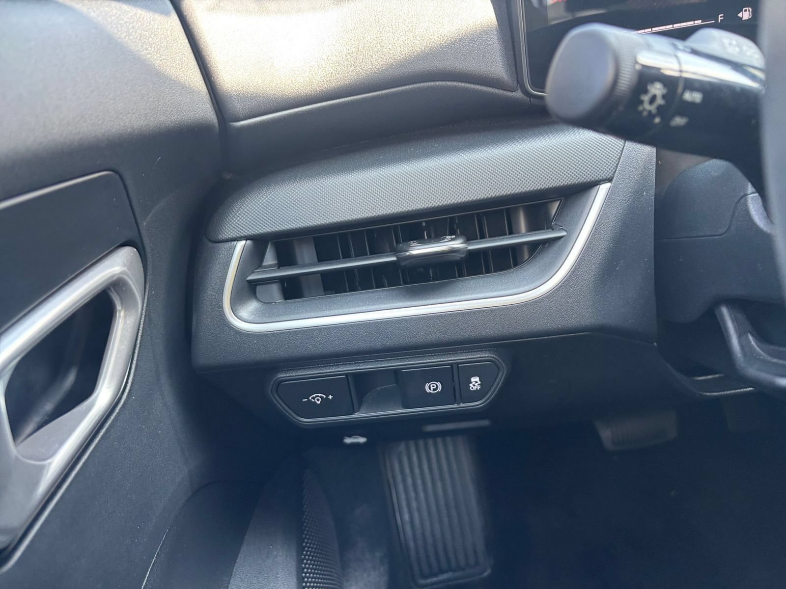 Used 2026 Kia K4 FWD image 32