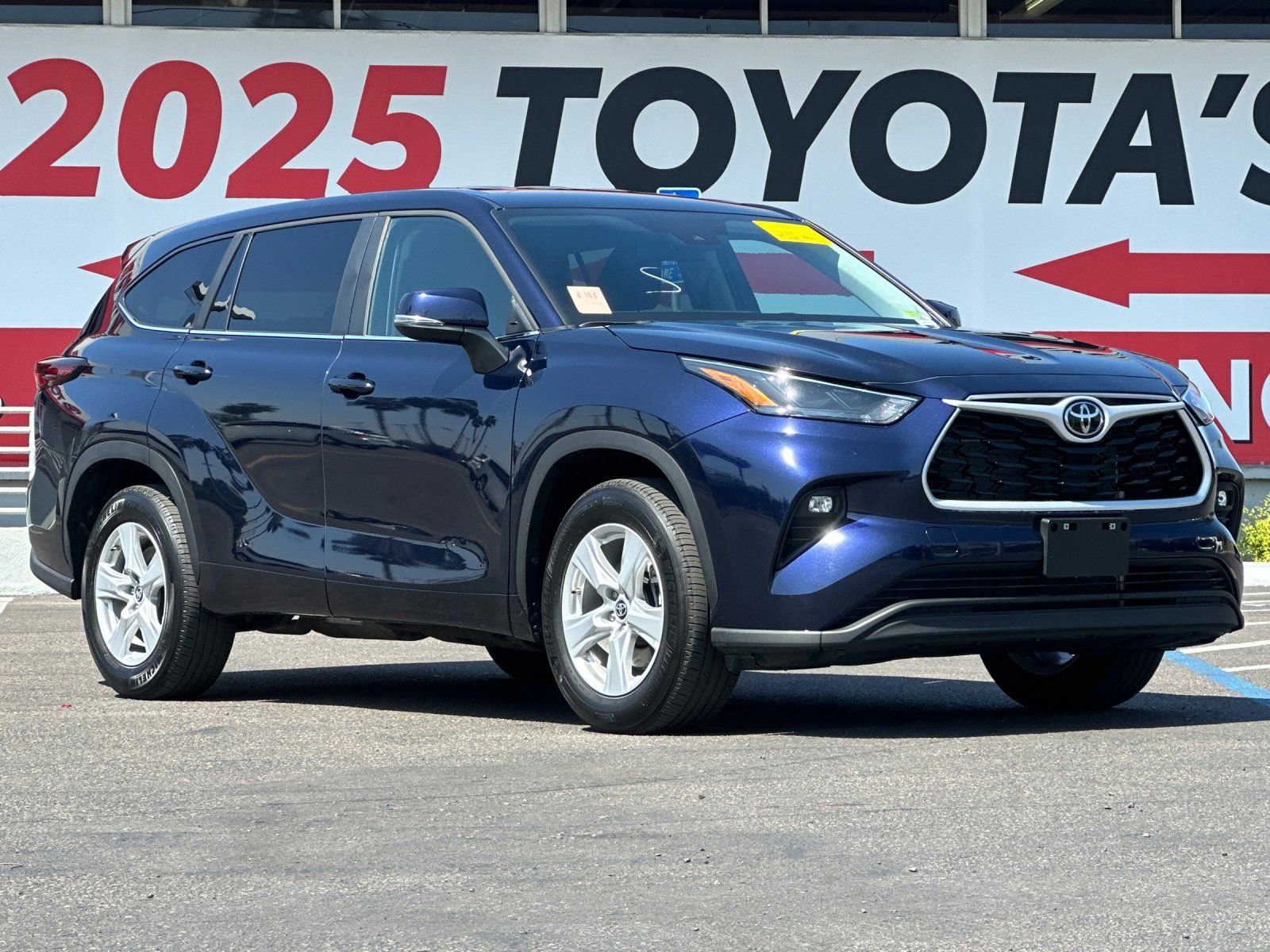 Used 2025 Toyota Highlander LE image 8