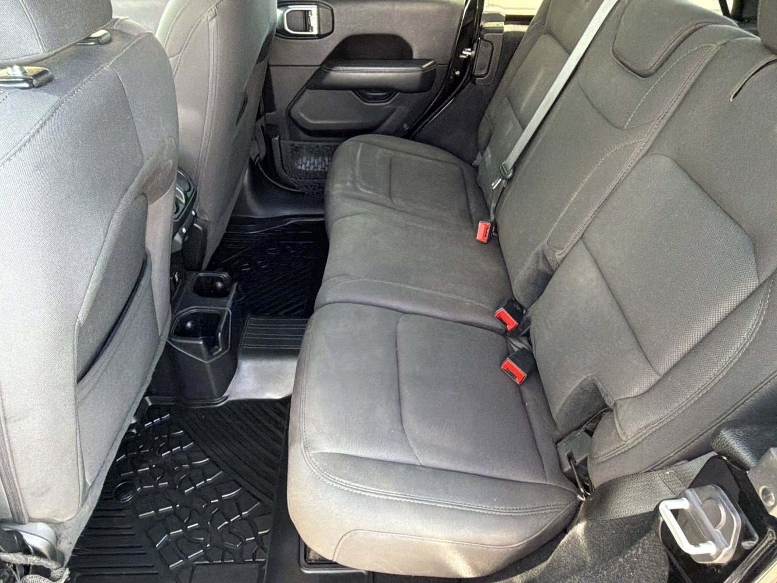 Used 2020 Jeep Wrangler Unlimited Sahara w/ Uconnect 4C Nav & Sound Group AWD/4WD image 22