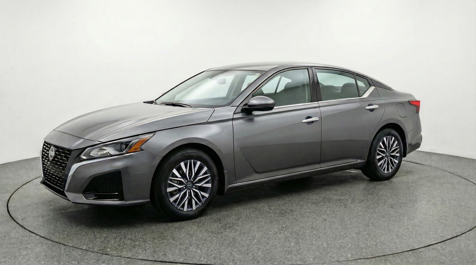 Used 2025 Nissan Altima 2.5 SV image 3