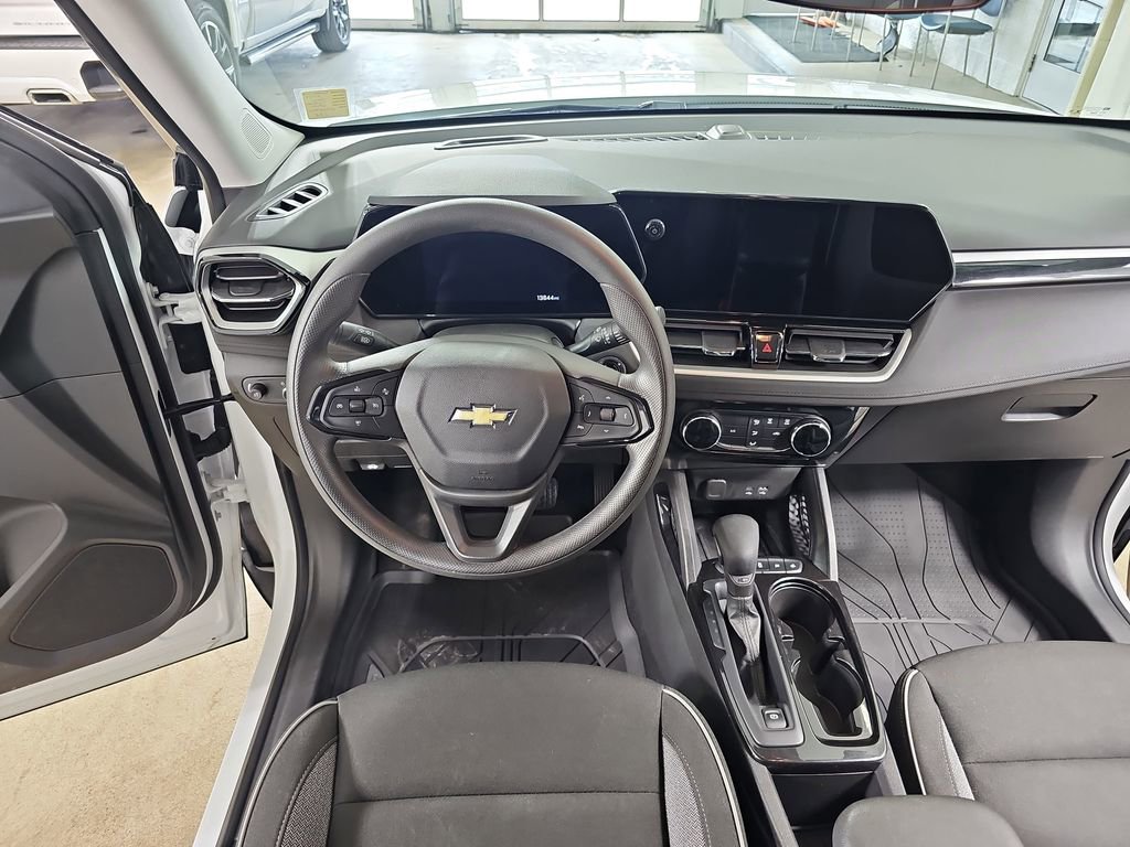 Certified 2024 Chevrolet TrailBlazer LT w/ Driver Confidence Package image 19