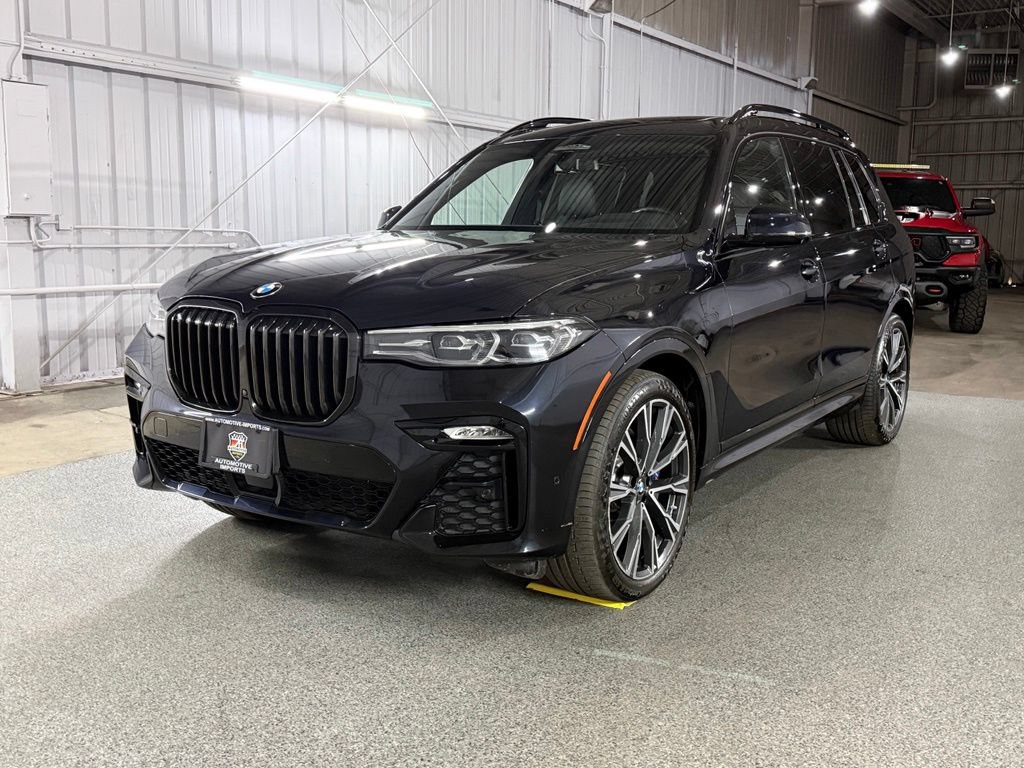Used 2022 BMW X7 xDrive40i w/ M Sport Package AWD/4WD image 1