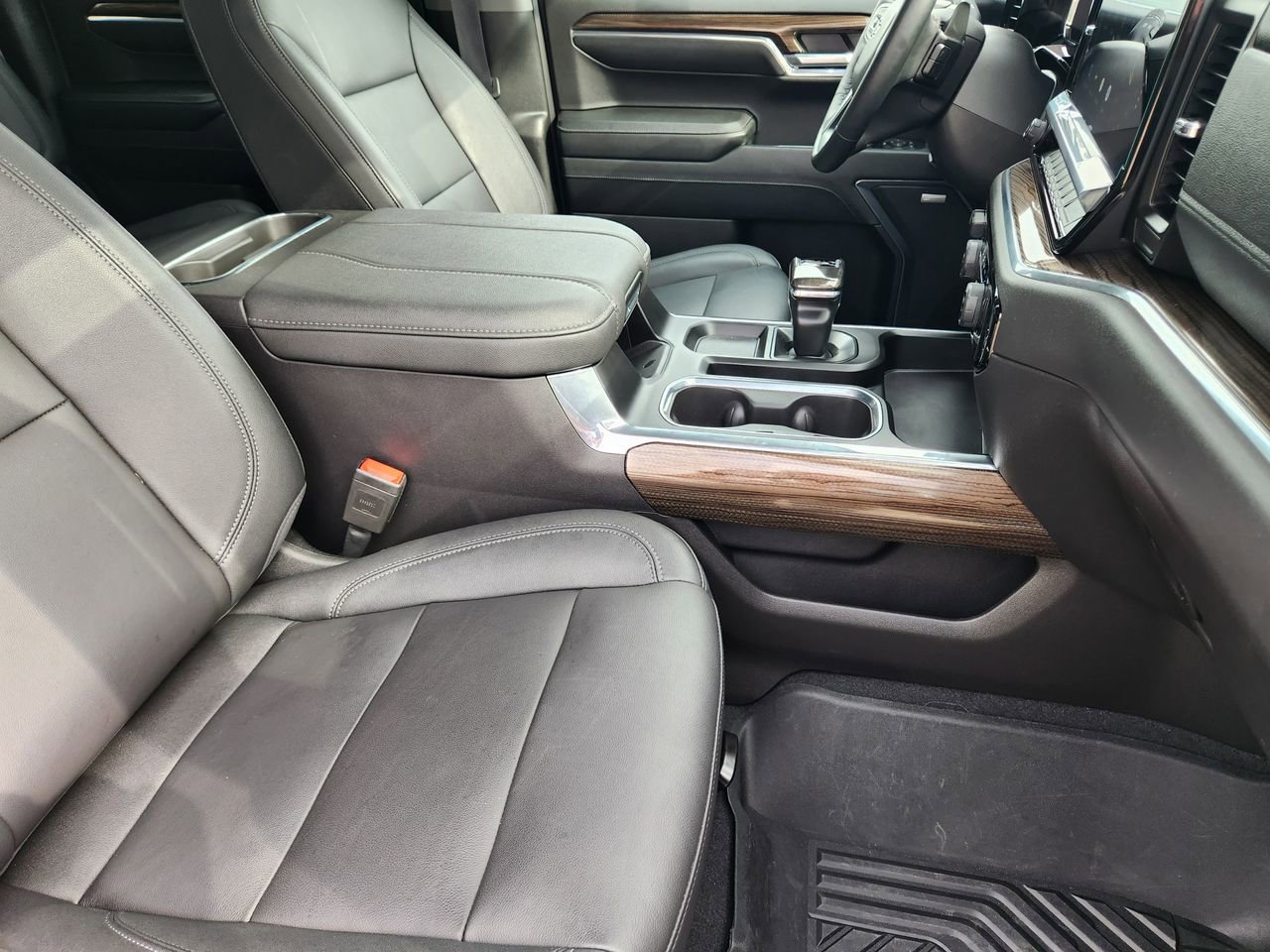 Used 2024 Chevrolet Silverado 1500 LT Trail Boss w/ Convenience Package II AWD/4WD image 13