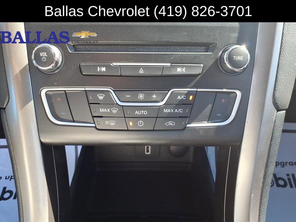 Used 2018 Ford Fusion SE w/ Fusion SE Technology Package image 13