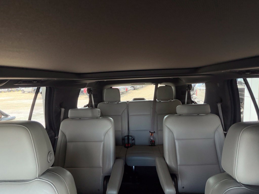 Used 2021 Chevrolet Tahoe Z71 w/ Luxury Package AWD/4WD image 29