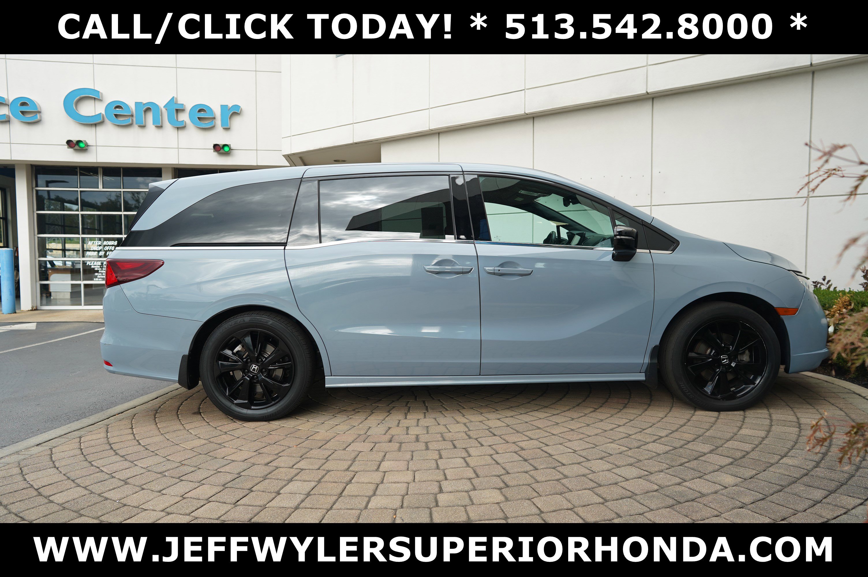 Used 2023 Honda Odyssey Sport image 2