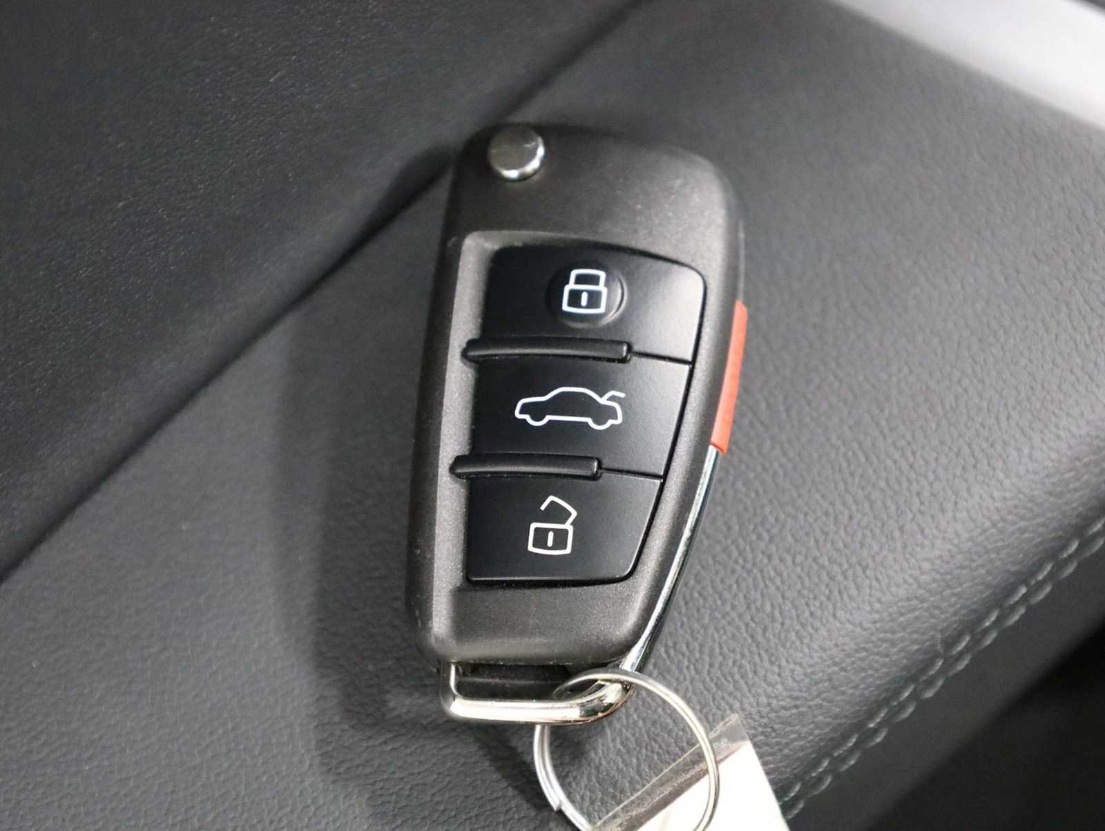 Certified 2025 Audi Q3 2.0T Premium w/ Convenience Package AWD/4WD image 40