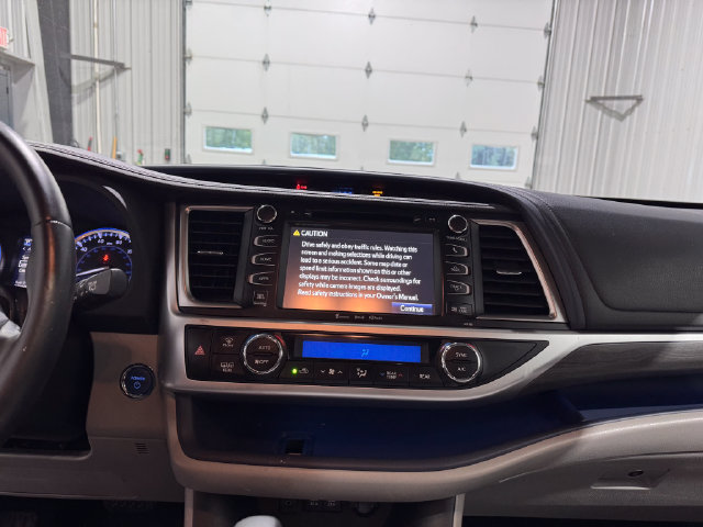 Used 2018 Toyota Highlander Limited Platinum AWD/4WD image 14
