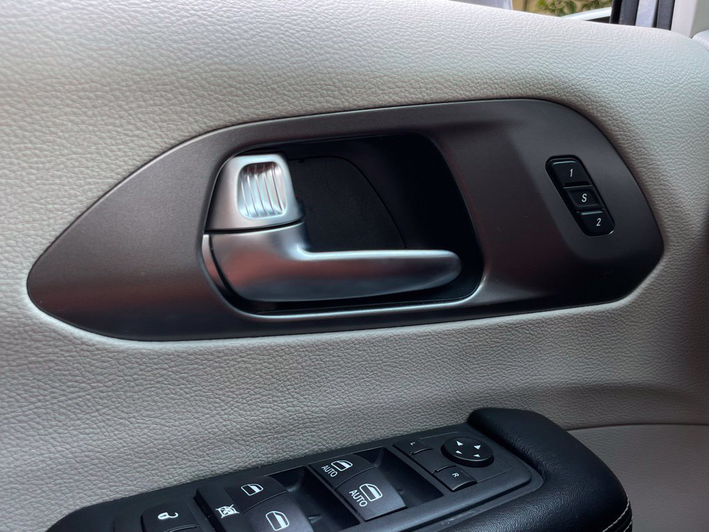 Used 2021 Chrysler Pacifica Touring-L FWD image 13