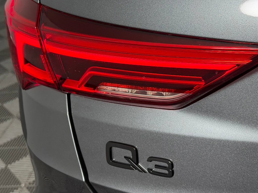 Used 2025 Audi Q3 2.0T Premium Plus w/ Premium Plus Package AWD/4WD image 13