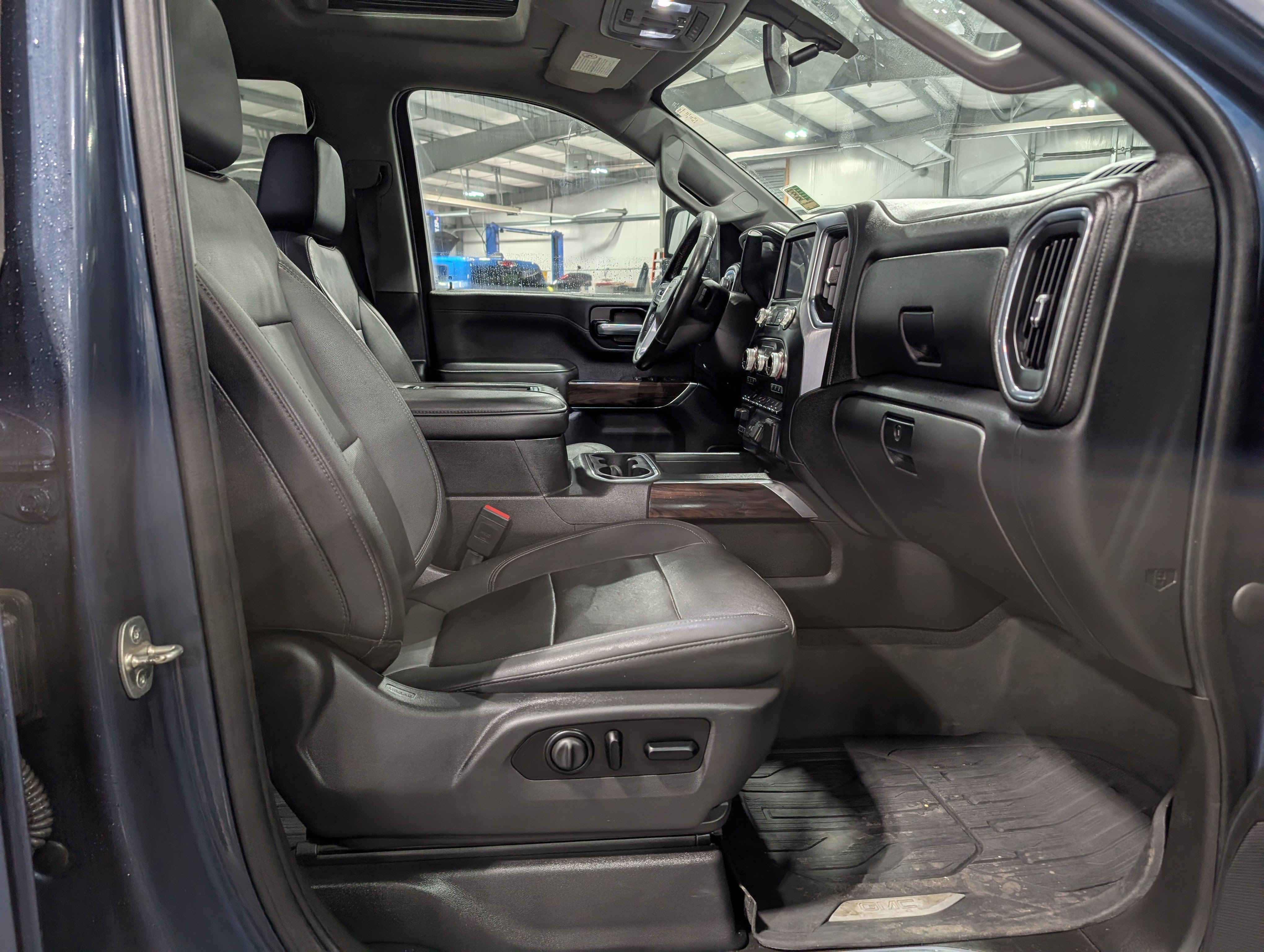 Used 2021 GMC Sierra 3500 SLT w/ SLT Convenience Package image 14