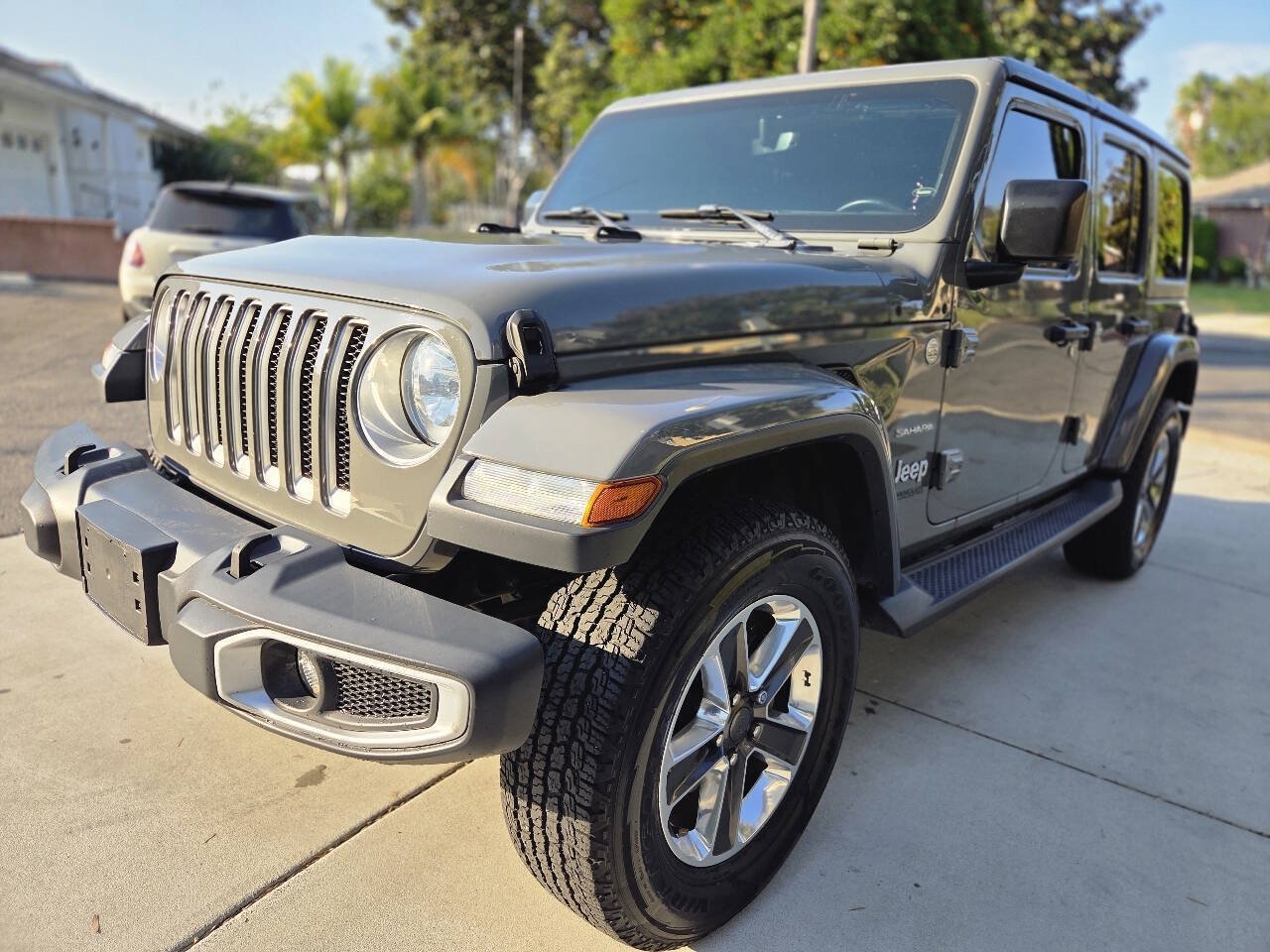 Used 2018 Jeep Wrangler Unlimited Sahara AWD/4WD image 3