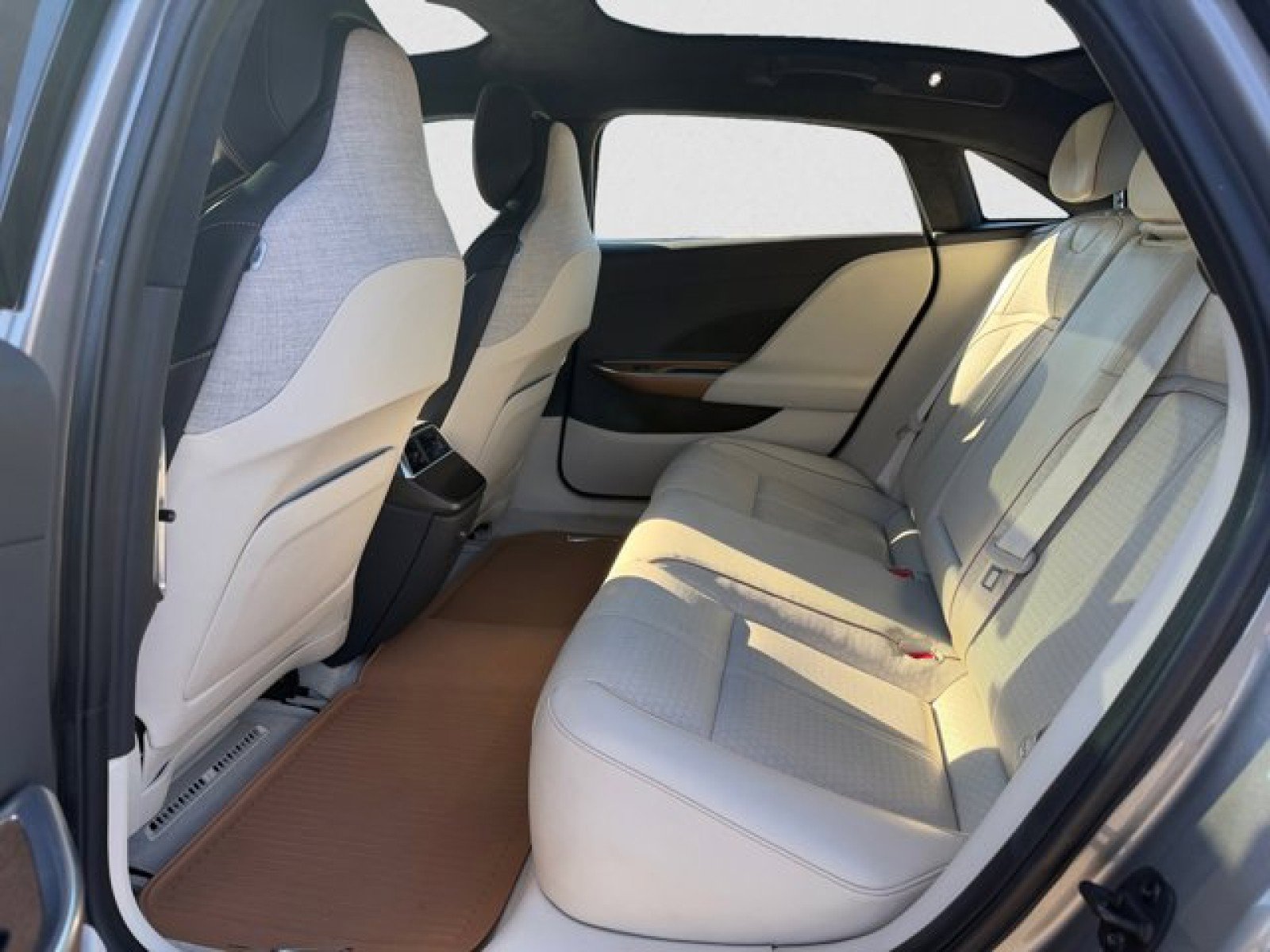 Used 2023 Lucid Air Grand Touring image 18