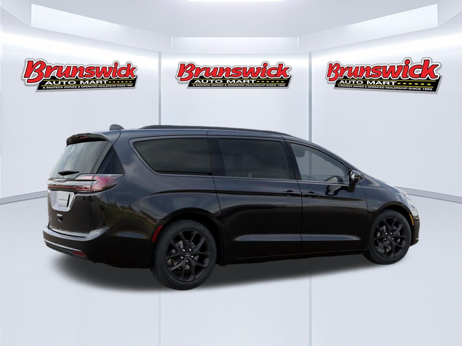 New 2026 Chrysler Pacifica Select w/ S Appearance Package FWD image 4