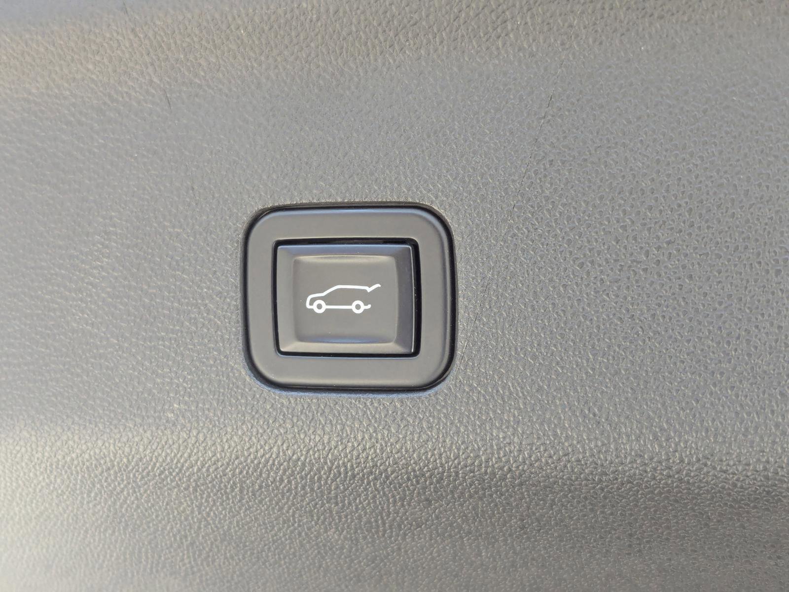 Used 2021 Chevrolet Tahoe Premier w/ Premium Package image 13