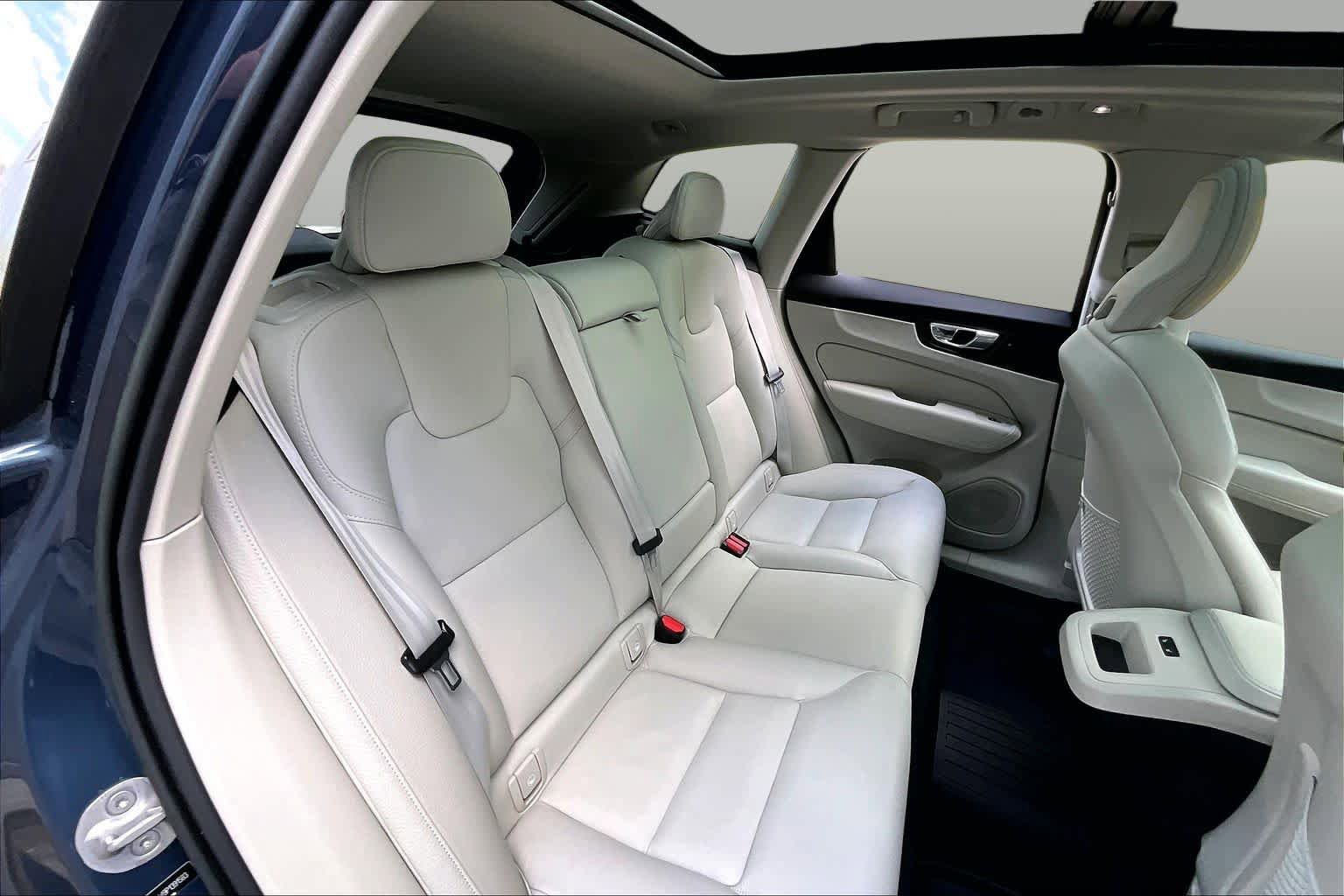 Certified 2023 Volvo XC60 B5 Plus w/ Climate Package AWD/4WD image 19
