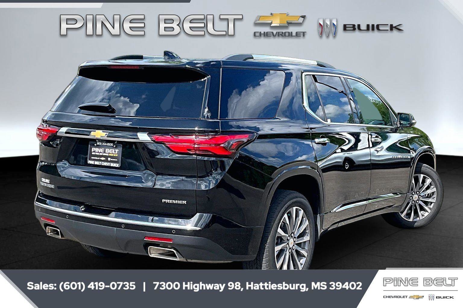 Used 2022 Chevrolet Traverse Premier FWD image 11
