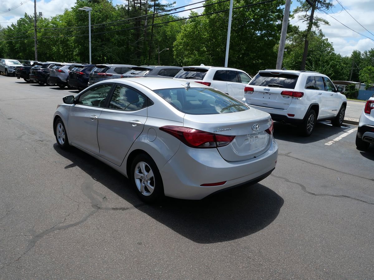 Used 2015 Hyundai Elantra SE FWD image 5