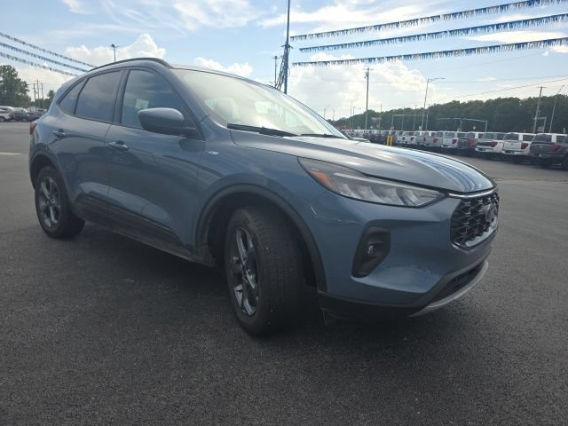 Used 2025 Ford Escape ST-Line Select AWD/4WD image 3
