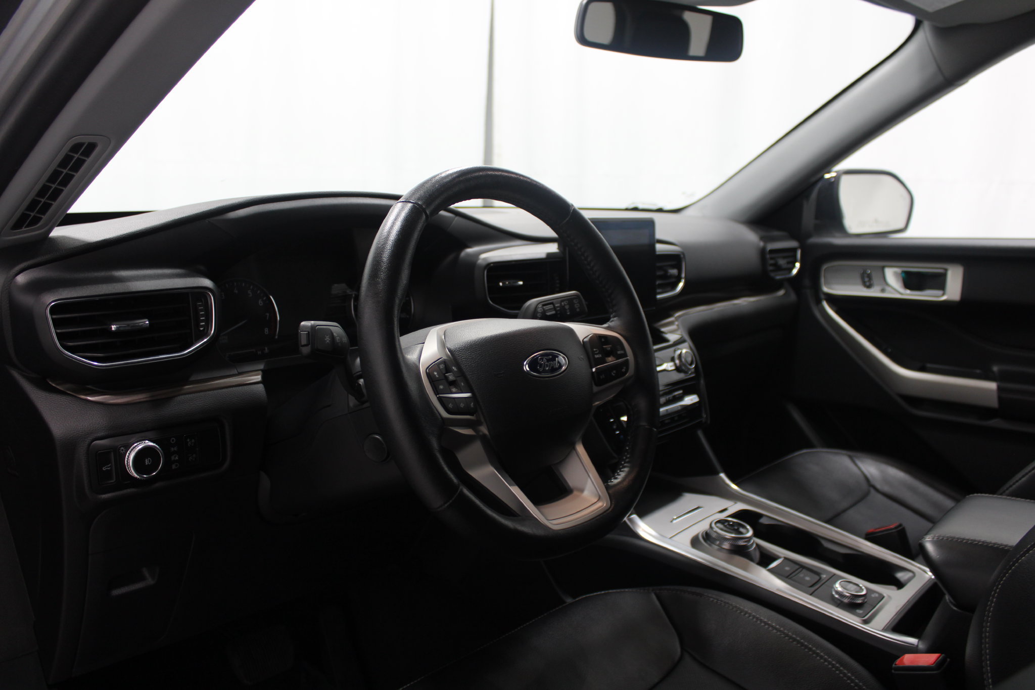 Used 2023 Ford Explorer Limited w/ Equipment Group 301A AWD/4WD image 12