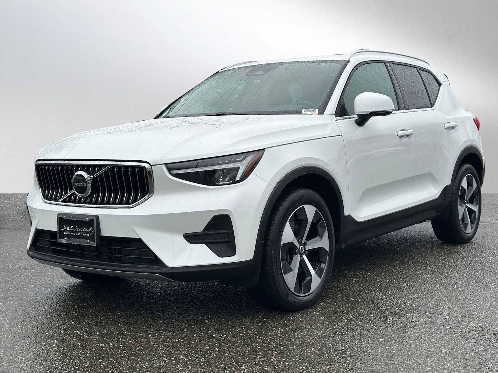 Used 2025 Volvo XC40 B5 Core w/ Protection Package Premier image 7